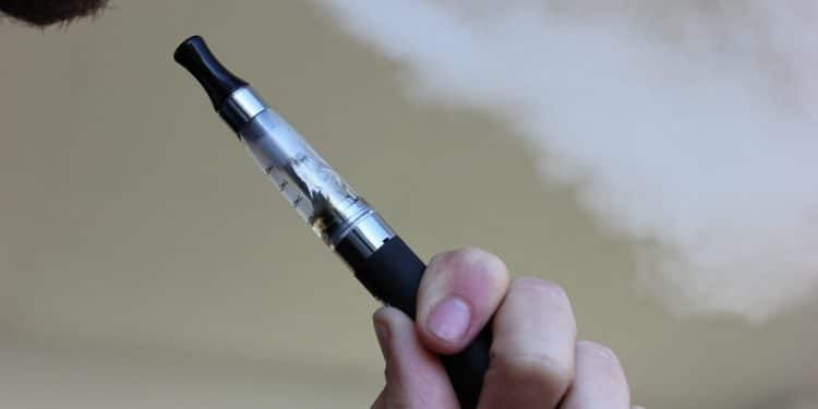 La cigarette électronique peut être l'élément clé pour arrêter de fumer avant une grossesse